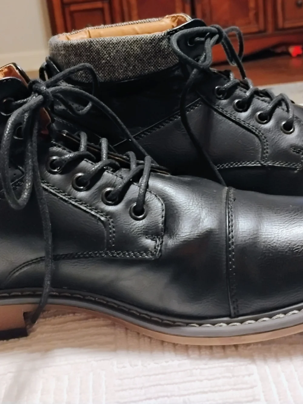 Steve Madden Black Leather Lace-Up Chukka Ankle Boots with Tan Collar